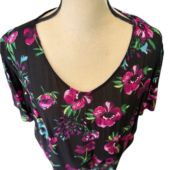 Woman Within-NWT 3X black/pink floral rayon V-neck crinkle dress. New with tags! - Picture 2 of 13